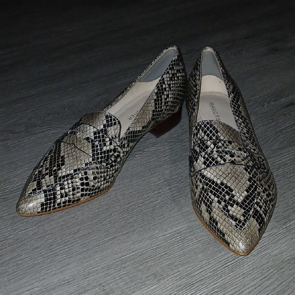 Marc Fisher Black and Gray Snakeskin Loafers Sz 7.5  EUC